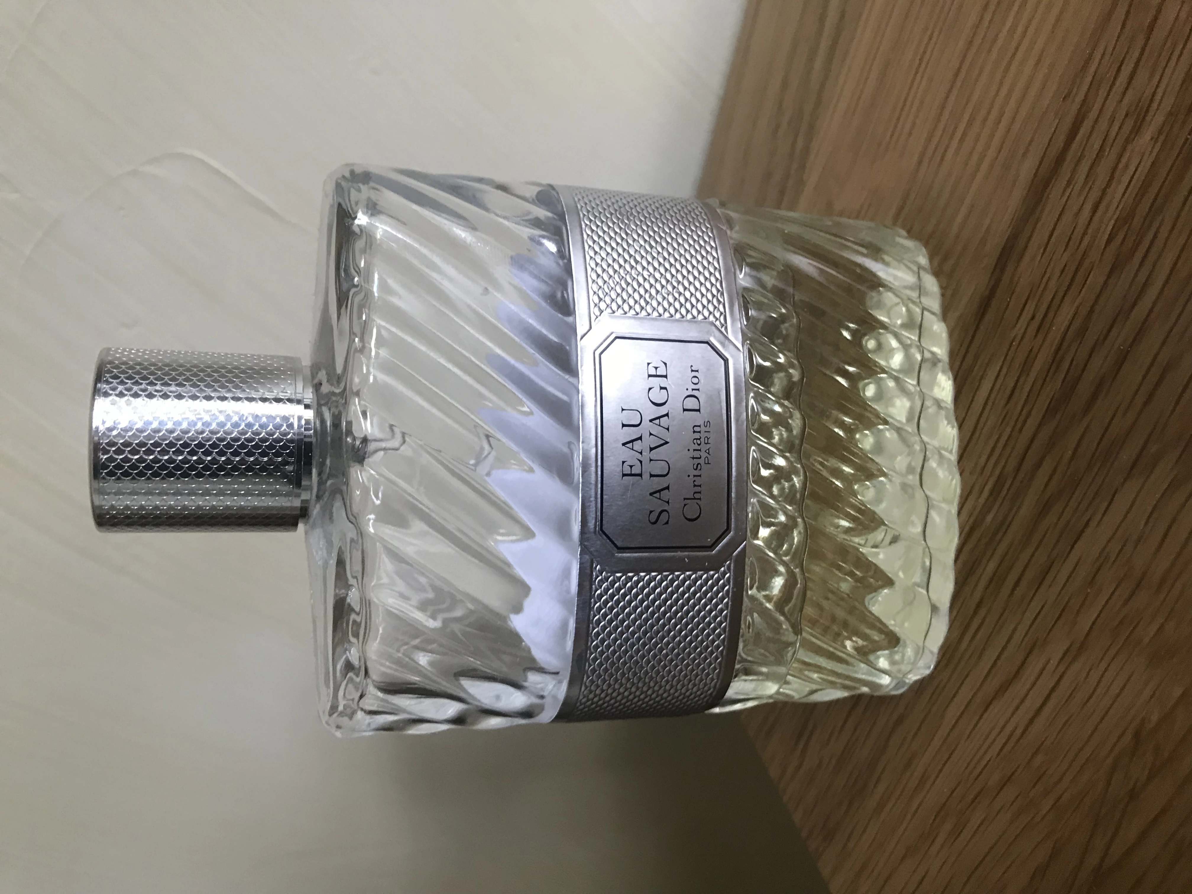 زجاجة عطر إو سوفاج أو دو تواليت